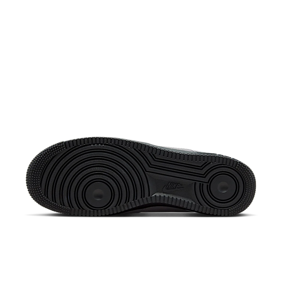 Overkicks - Nike Air Force 1 07 Low Jewel Cool Grey Black (HQ3827-001) - detalle suela