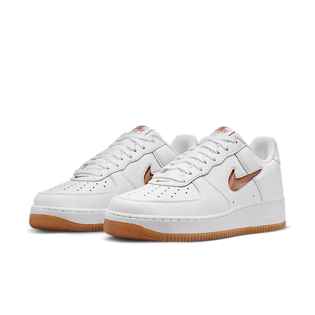 Overkicks - Nike Air Force 1 07 Low Retro Color of the Month Jewel Bronze Gum (FN5924-103) - vista trasera