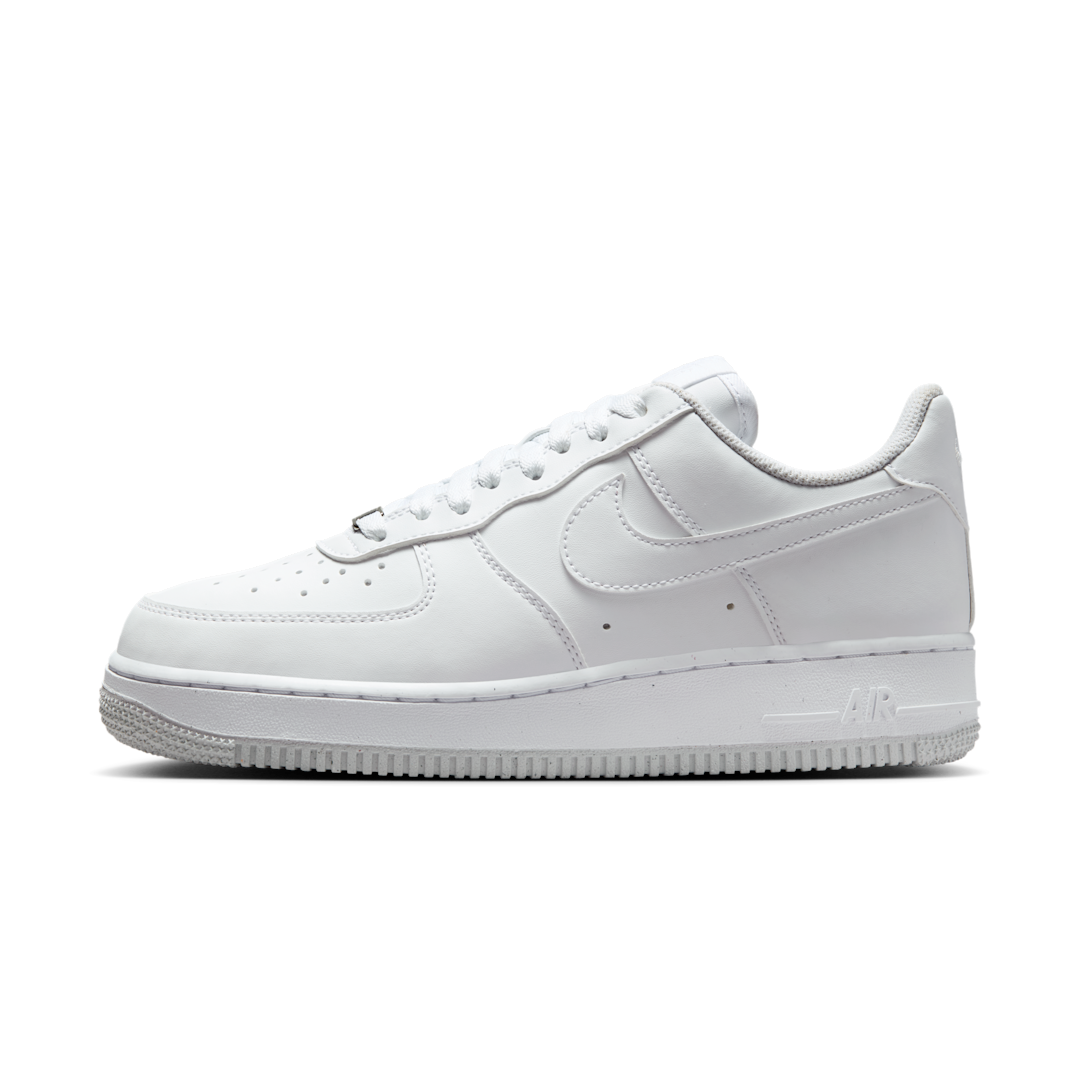 Overkicks - Nike Air Force 1 07 Next Nature White Metallic Silver (DC9486-112) - vista lateral
