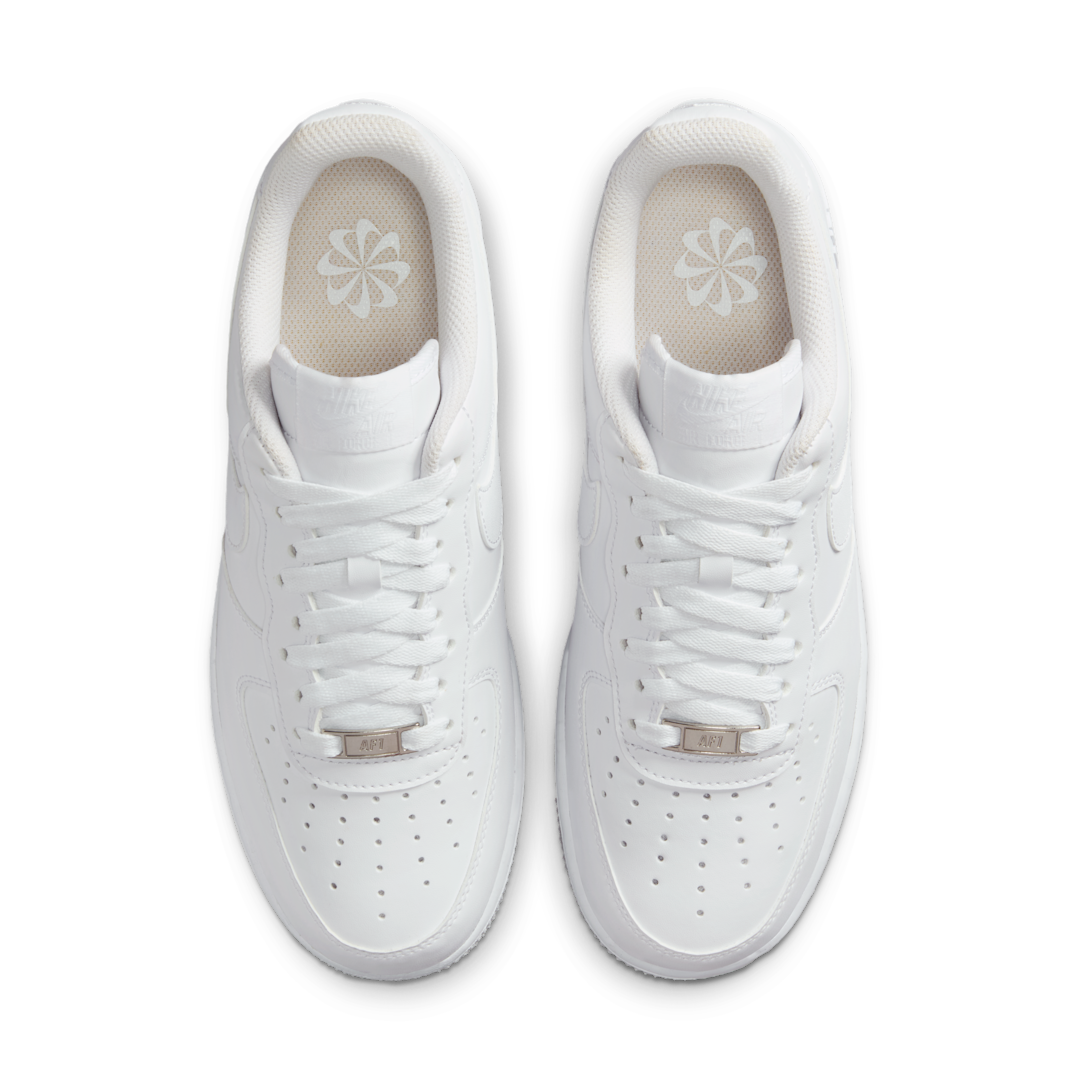 Overkicks - Nike Air Force 1 07 Next Nature White Metallic Silver (DC9486-112) - par completo