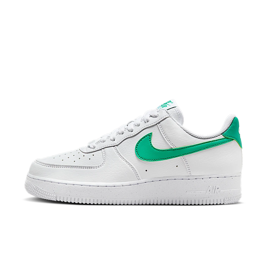 Overkicks - Nike Air Force 1 07 Next Nature White Stadium Green (DV3808-108) - vista lateral