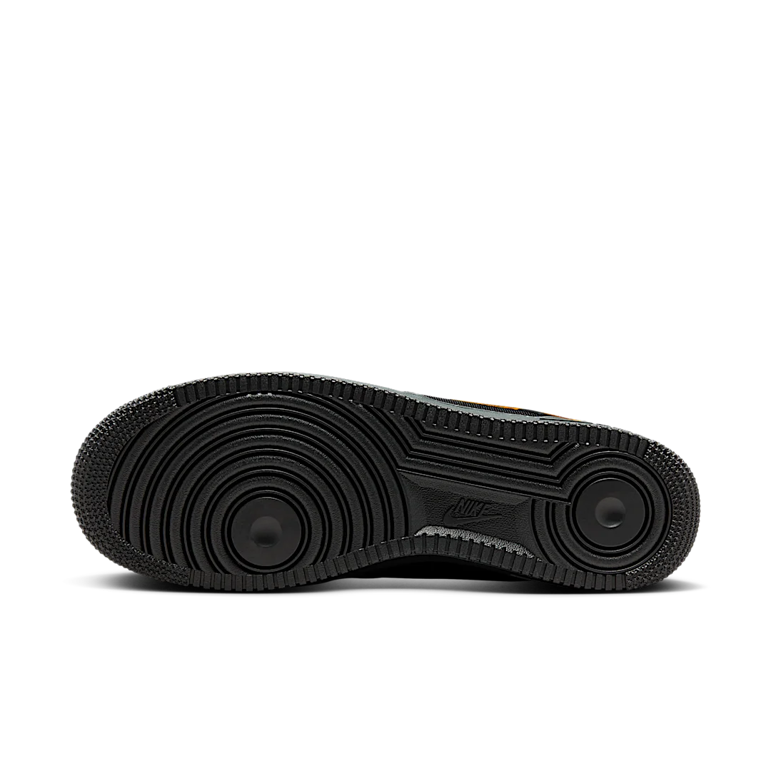 Overkicks - Nike Air Force 1 Low 07 Ballistic Mesh Black University Gold (FZ4617-001) - detalle suela