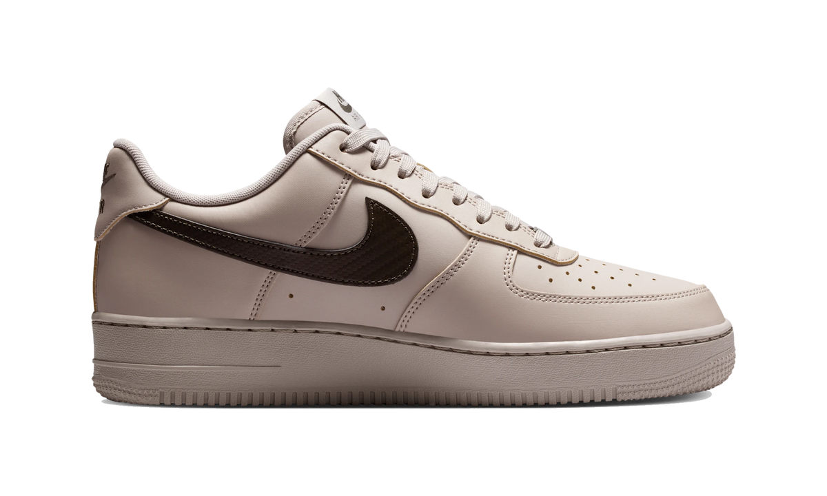 Overkicks - Nike Air Force 1 Low 07 Carbon Fiber Swoosh College Grey Newsprint (IV5732-002) - detalle suela