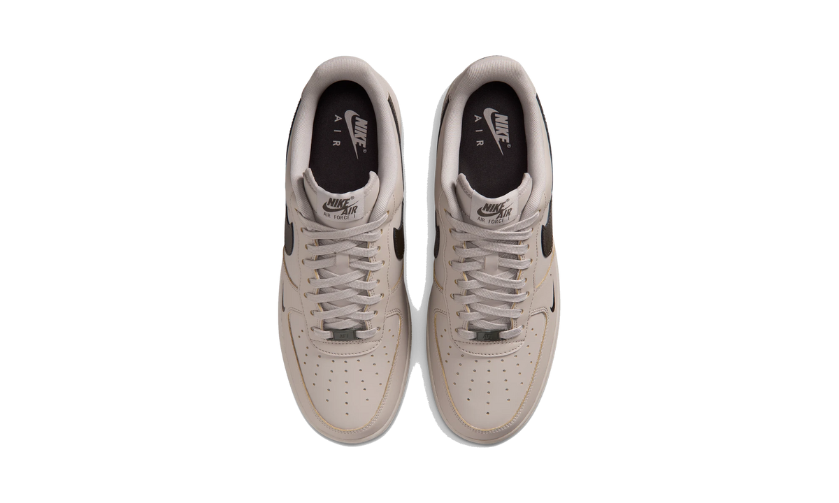 Overkicks - Nike Air Force 1 Low 07 Carbon Fiber Swoosh College Grey Newsprint (IV5732-002) - vista superior