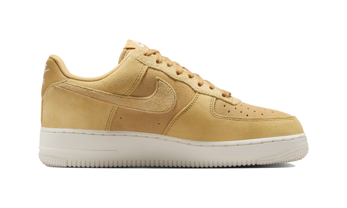Overkicks - Nike Air Force 1 Low 07 Club Gold Sail (HJ5336-700) - detalle suela