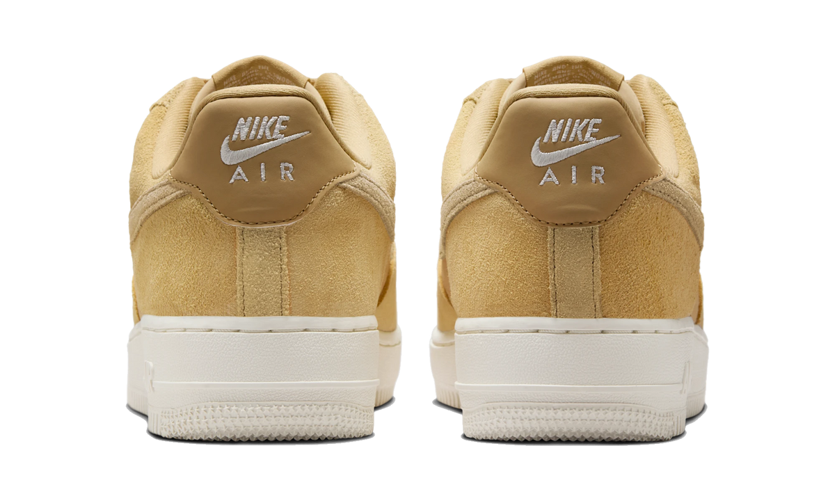 Overkicks - Nike Air Force 1 Low 07 Club Gold Sail (HJ5336-700) - detalle talón