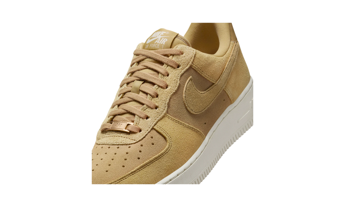 Overkicks - Nike Air Force 1 Low 07 Club Gold Sail (HJ5336-700) - detalle lateral interior