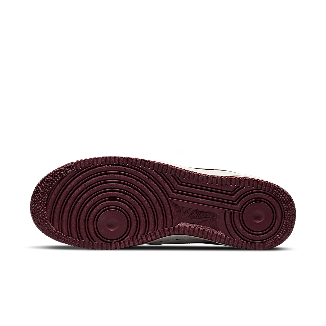 Overkicks - Nike Air Force 1 Low 07 Craft Dark Beetroot (DB4455-100) - detalle suela