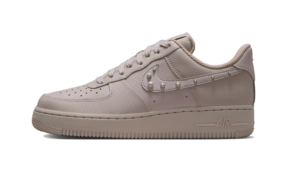 Overkicks - Nike Air Force 1 Low 07 Cream Pearl Swoosh (IU7557-236) - vista lateral