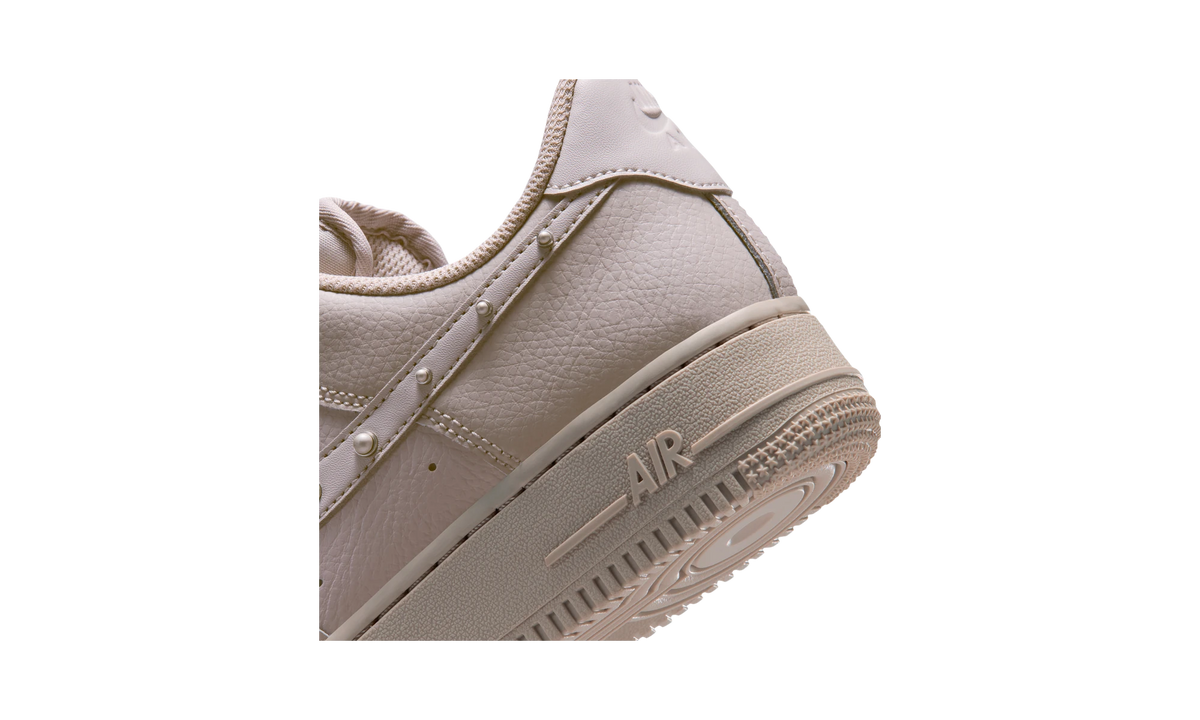Overkicks - Nike Air Force 1 Low 07 Cream Pearl Swoosh (IU7557-236) - detalle