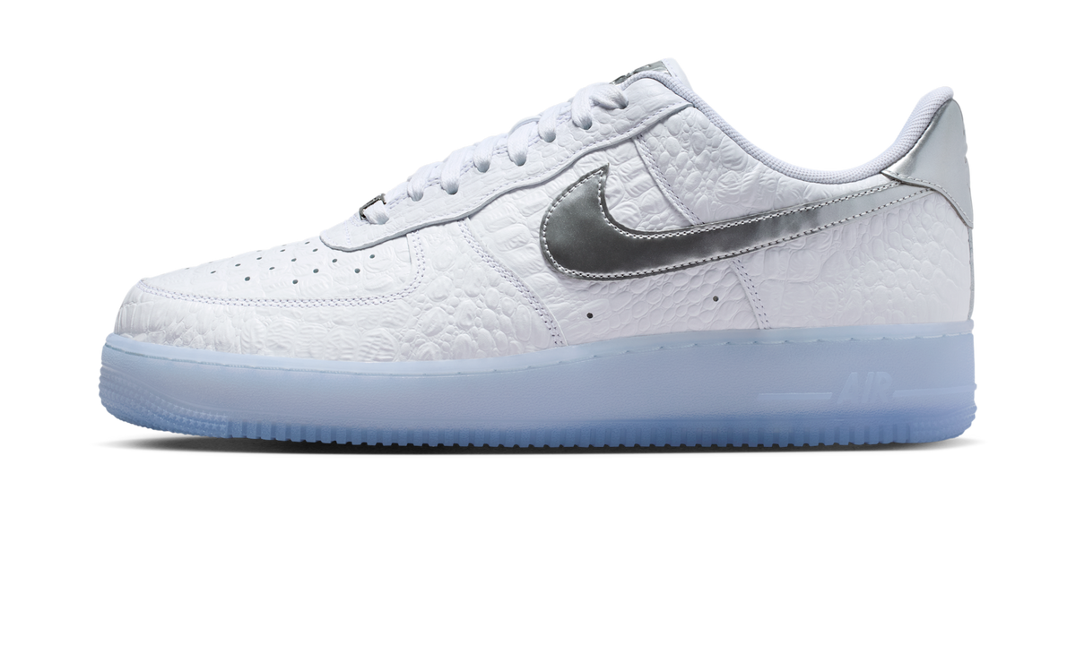 Overkicks - Nike Air Force 1 Low 07 Crocodile White Blue Tint (IR1981-100) - vista lateral