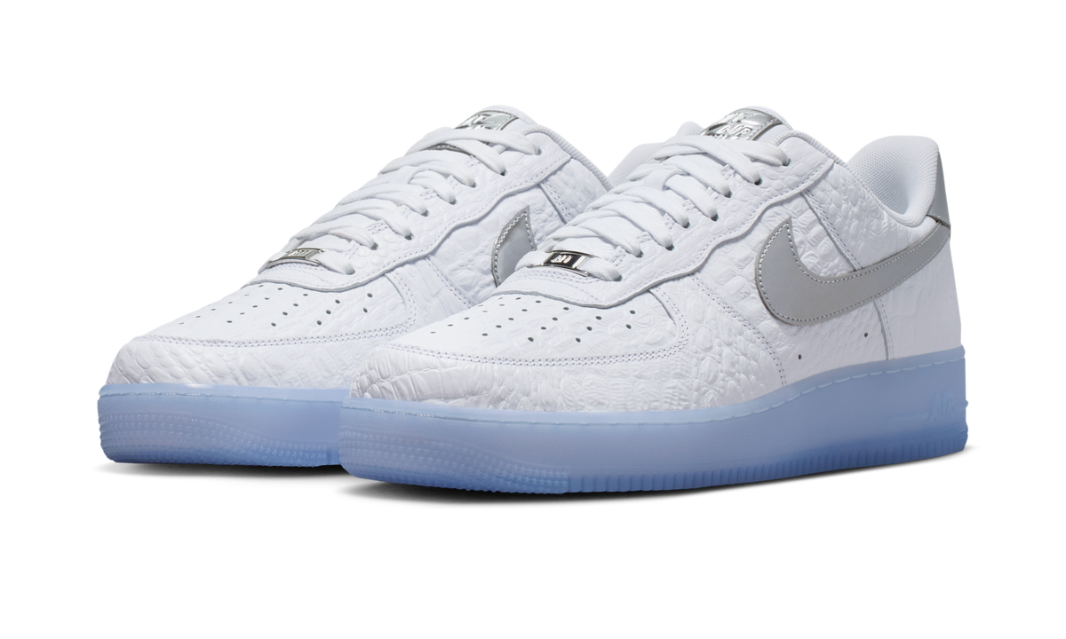 Overkicks - Nike Air Force 1 Low 07 Crocodile White Blue Tint (IR1981-100) - vista trasera