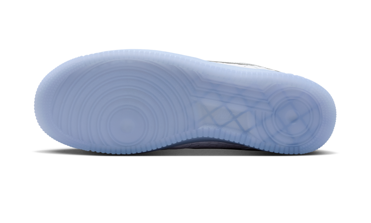 Overkicks - Nike Air Force 1 Low 07 Crocodile White Blue Tint (IR1981-100) - par completo