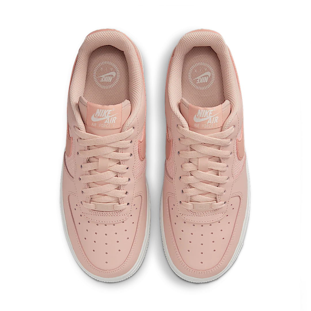Overkicks - Nike Air Force 1 Low 07 ESS Cross Stitch Pink Oxford (DJ9945-600) - par completo