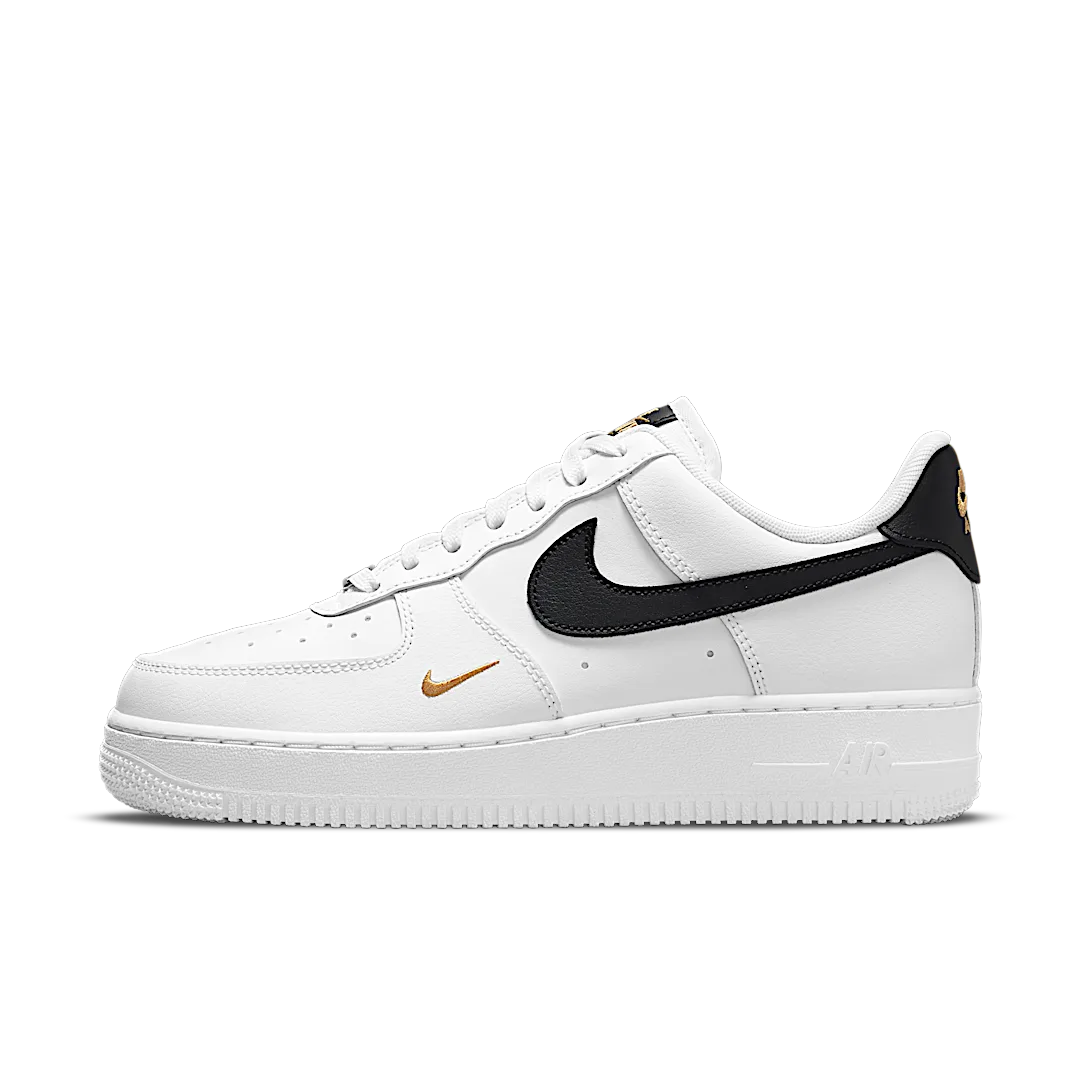 Overkicks - Nike Air Force 1 Low 07 Essential White Black Gold Mini Swoosh (CZ0270-102) - vista lateral