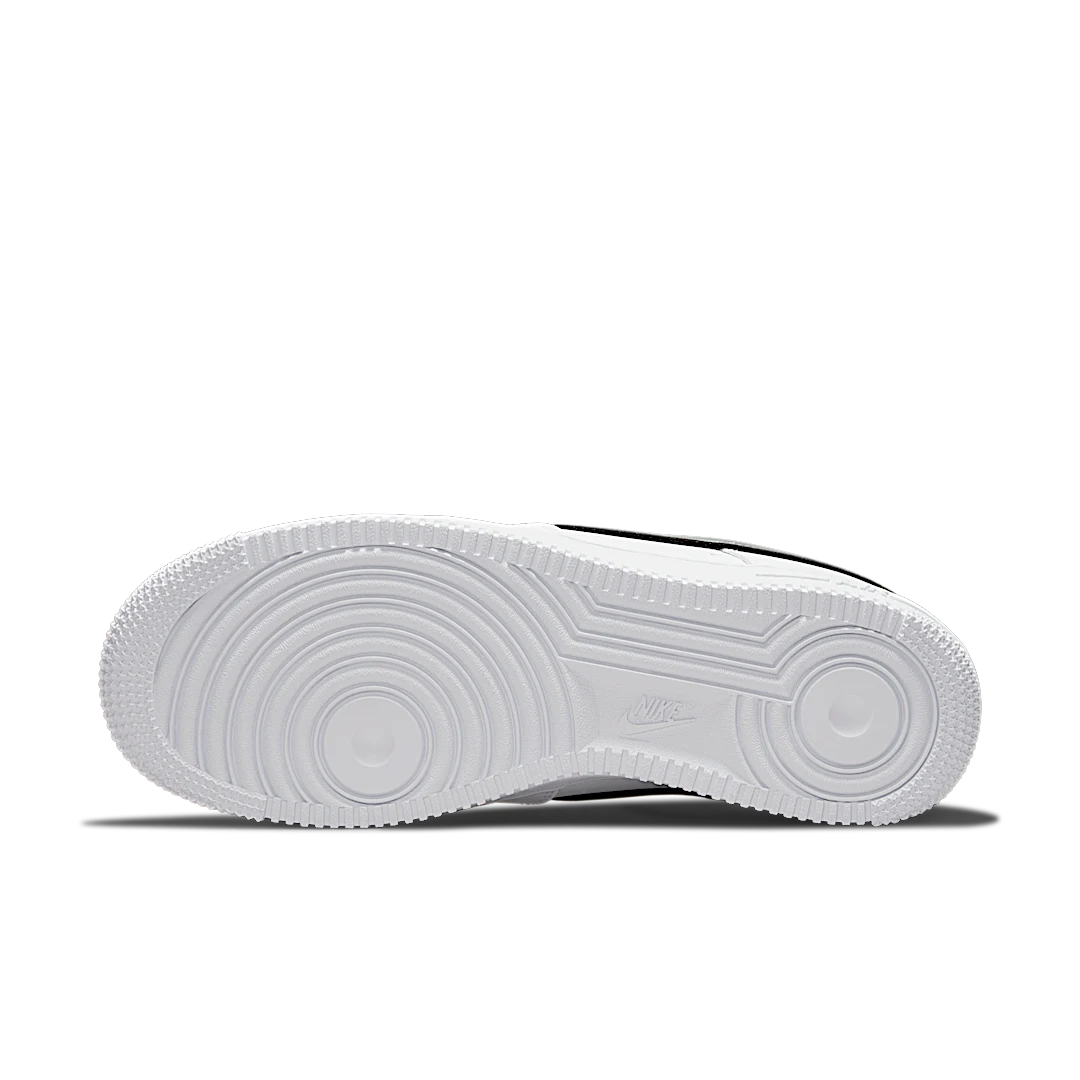 Overkicks - Nike Air Force 1 Low 07 Essential White Metallic Silver Black (DD1523-100) - detalle suela
