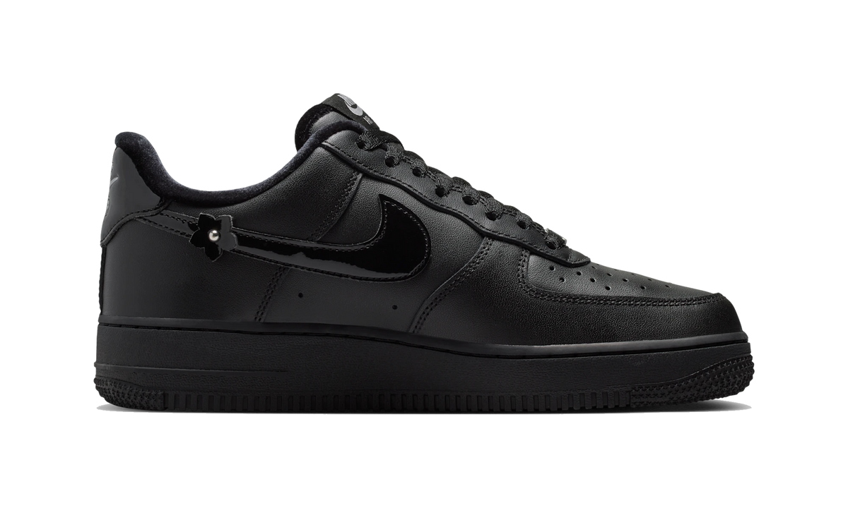 Overkicks - Nike Air Force 1 Low 07 Florette Black Off-Noir (Womens) (IR8637-001) - detalle suela