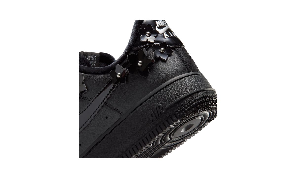 Overkicks - Nike Air Force 1 Low 07 Florette Black Off-Noir (Womens) (IR8637-001) - detalle