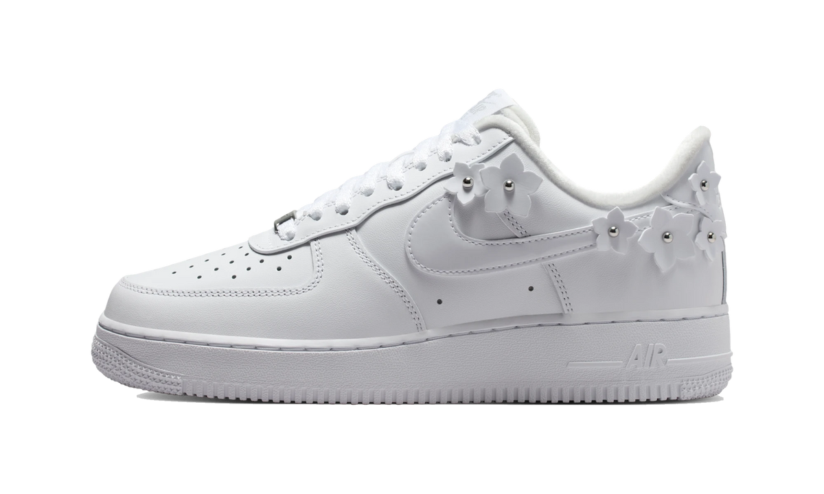 Overkicks - Nike Air Force 1 Low 07 Florette White Wolf Grey (IR8637-100) - vista lateral
