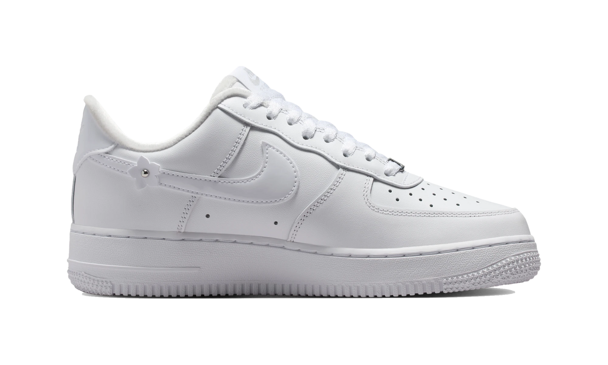 Overkicks - Nike Air Force 1 Low 07 Florette White Wolf Grey (IR8637-100) - detalle suela