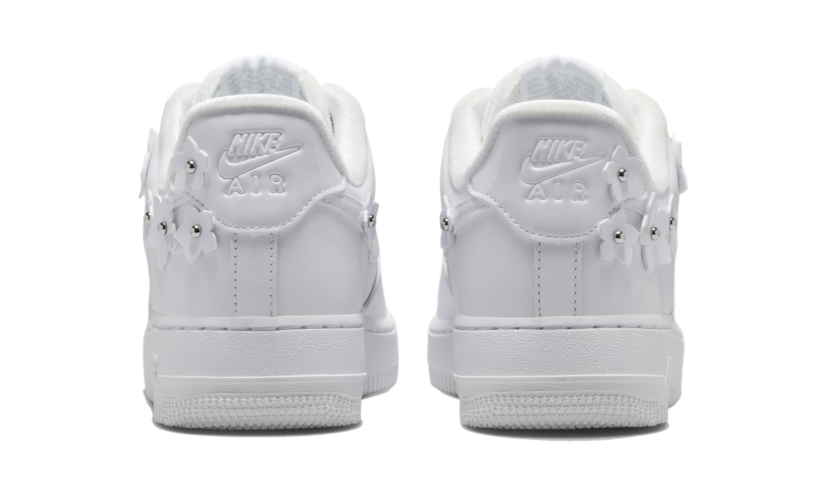 Overkicks - Nike Air Force 1 Low 07 Florette White Wolf Grey (IR8637-100) - detalle talón