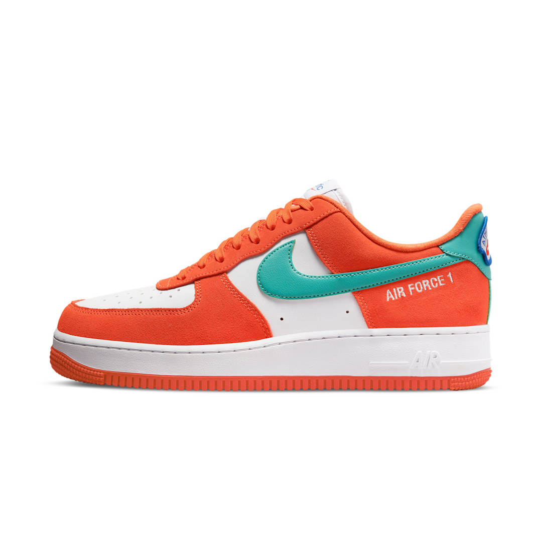 Overkicks - Nike Air Force 1 Low 07 LV8 Athletic Club White Orange (DH7568-800) - vista lateral