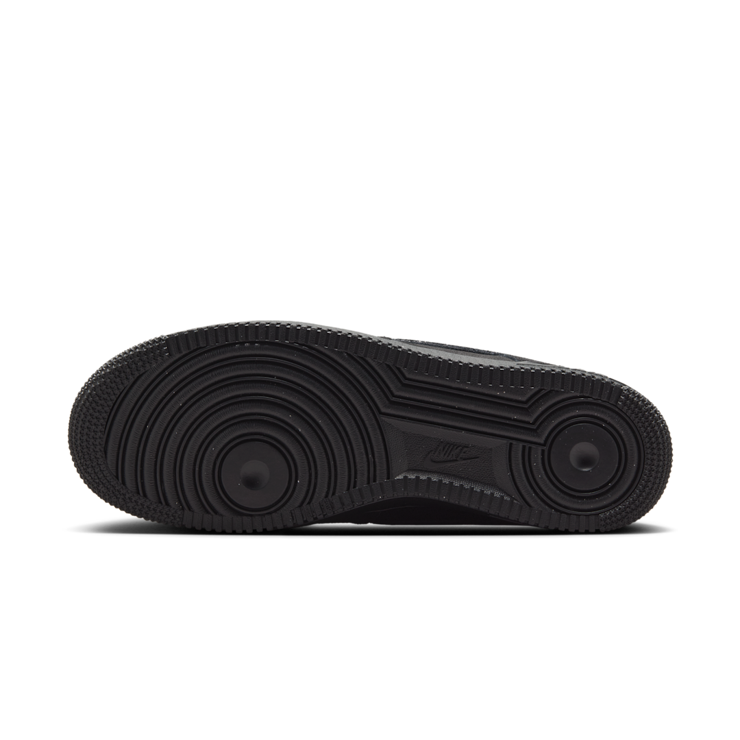 Overkicks - Nike Air Force 1 Low 07 LV8 Black Cat (HQ1966-002) - detalle suela