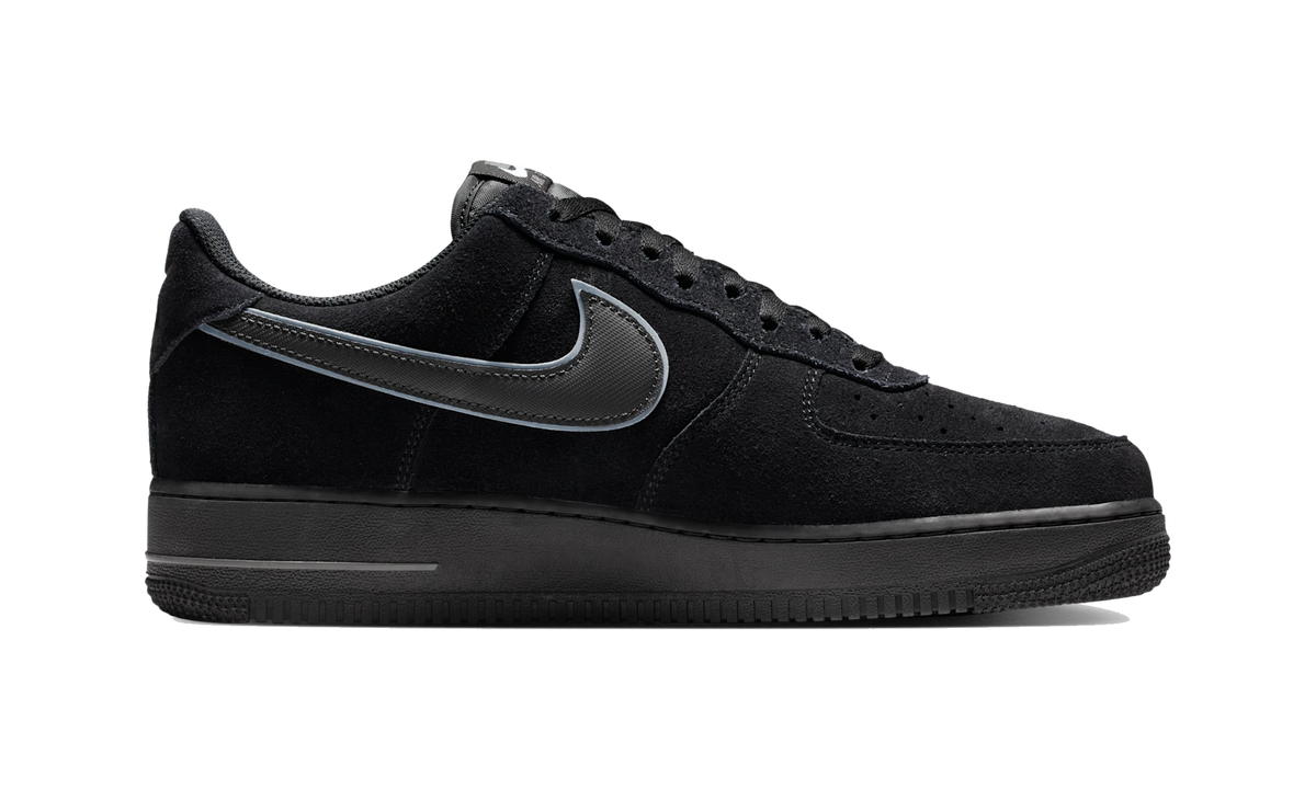 Overkicks - Nike Air Force 1 Low 07 LV8 Black Iron Grey (IQ0292-010) - detalle suela
