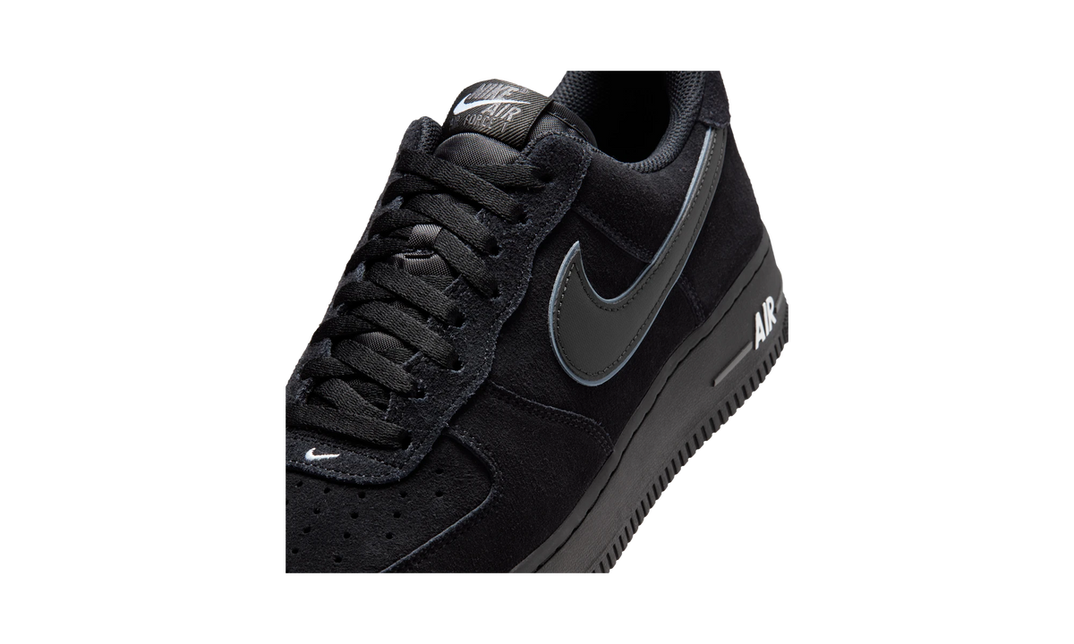 Overkicks - Nike Air Force 1 Low 07 LV8 Black Iron Grey (IQ0292-010) - detalle lateral interior