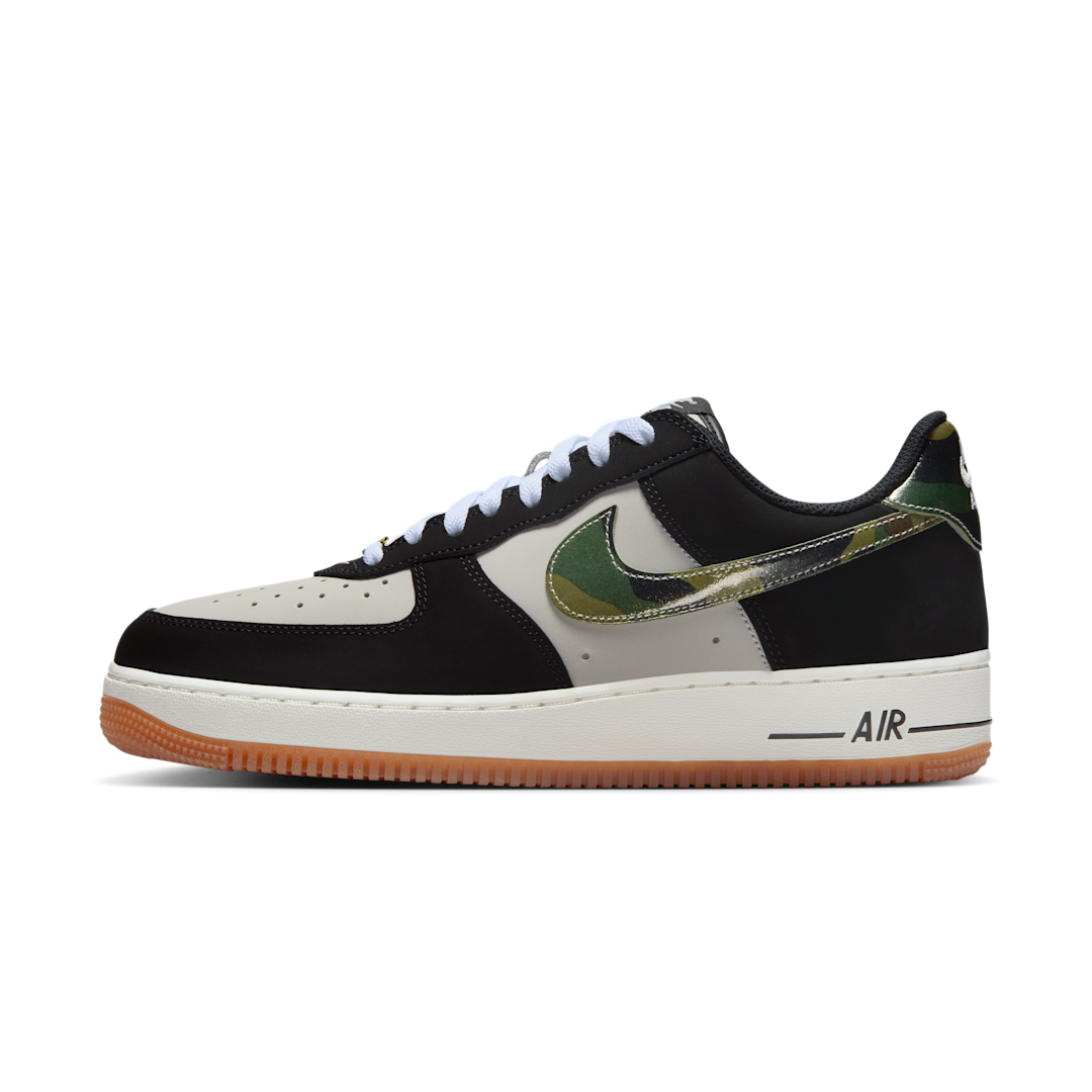 Overkicks - Nike Air Force 1 Low 07 LV8 Black Patent Camo Swoosh (HQ1967-100) - vista lateral
