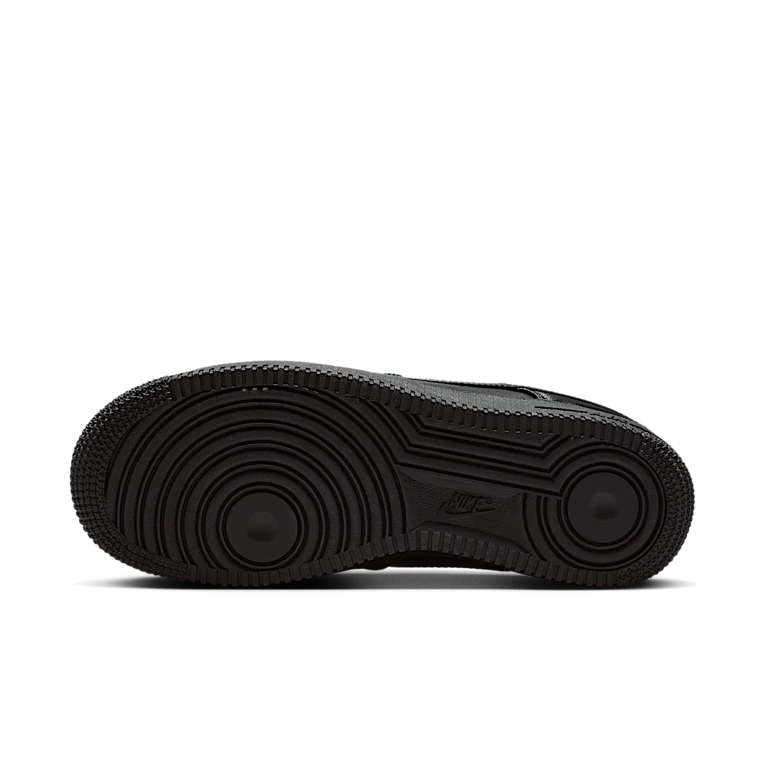 Overkicks - Nike Air Force 1 Low 07 LV8 Black Satin (IH2034-010) - detalle suela