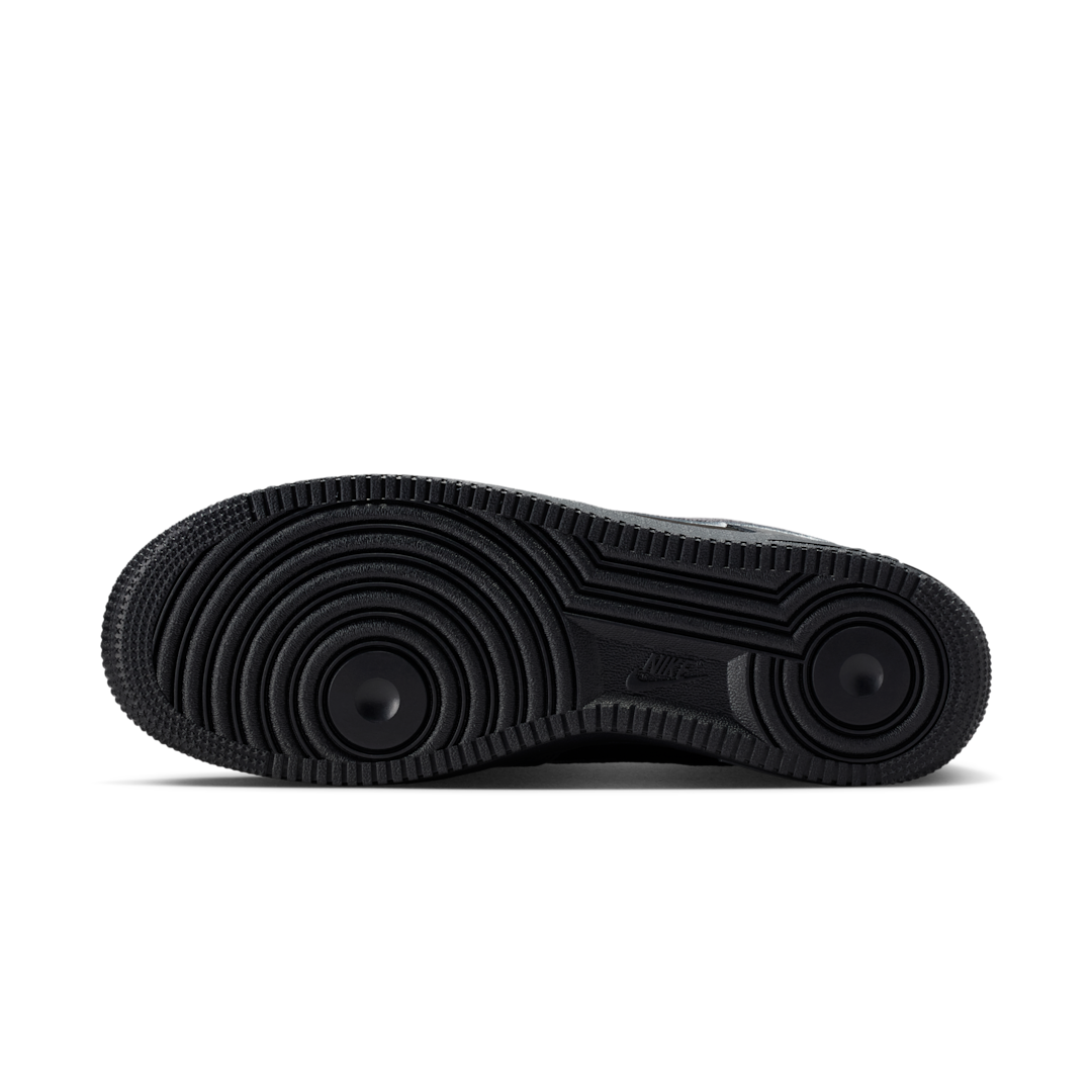 Overkicks - Nike Air Force 1 Low 07 LV8 Black Smoke Grey (IB6842-002) - detalle suela