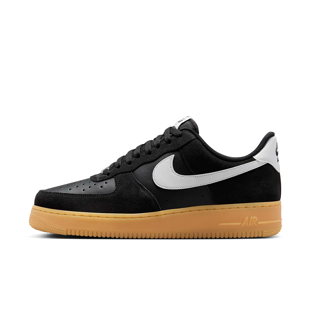 Overkicks - Nike Air Force 1 Low 07 LV8 Black Summit White Gum (FQ8714-004) - vista lateral