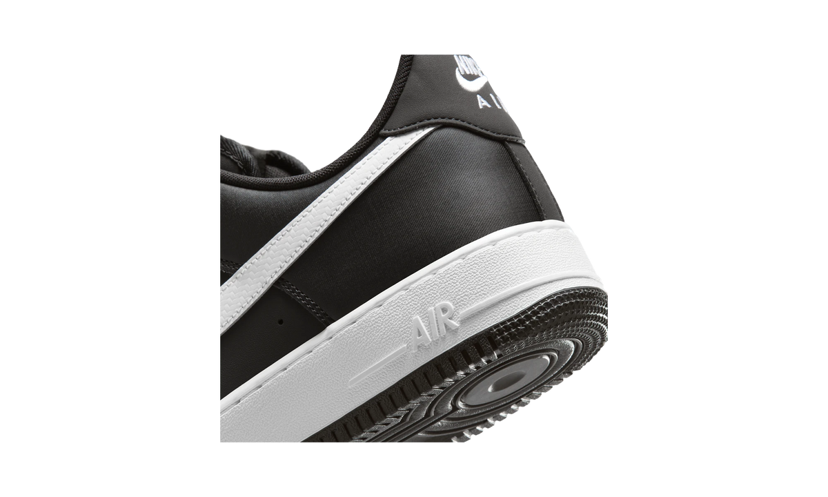 Overkicks - Nike Air Force 1 Low 07 LV8 Carbon Fiber Swoosh Black White (IR5599-001) - detalle