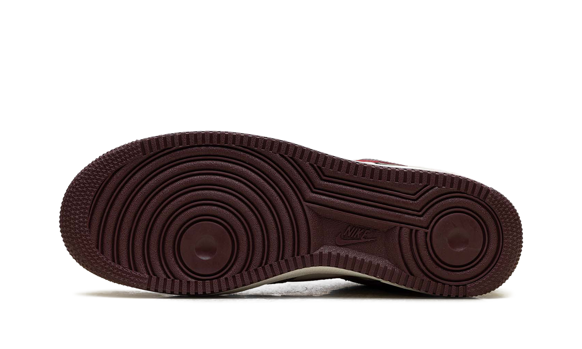 Overkicks - Nike Air Force 1 Low 07 LV8 Cargo Khaki Pale Ivory Dark Team Red (FQ8714-302) - vista superior