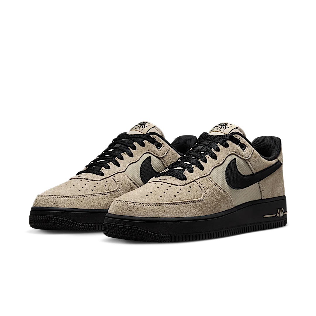 Overkicks - Nike Air Force 1 Low 07 LV8 Desert Khaki Black (HV6526-200) - vista trasera
