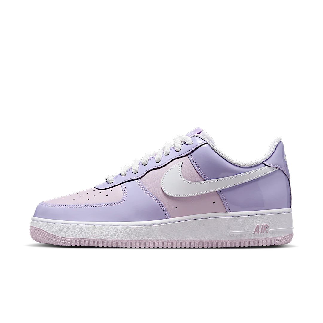 Overkicks - Nike Air Force 1 Low 07 LV8 Hydrangeas Patent (HV9405-500) - vista lateral