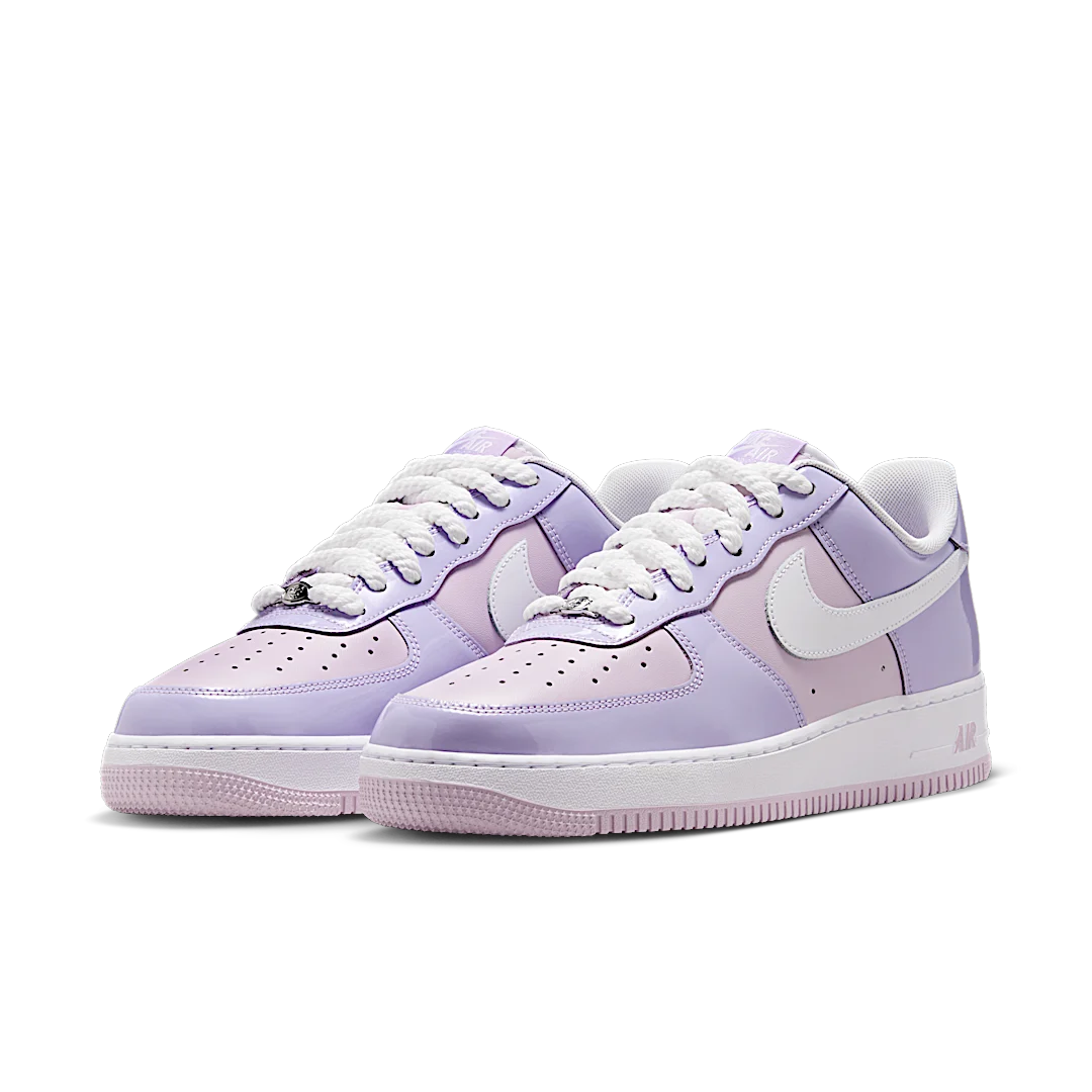 Overkicks - Nike Air Force 1 Low 07 LV8 Hydrangeas Patent (HV9405-500) - vista trasera