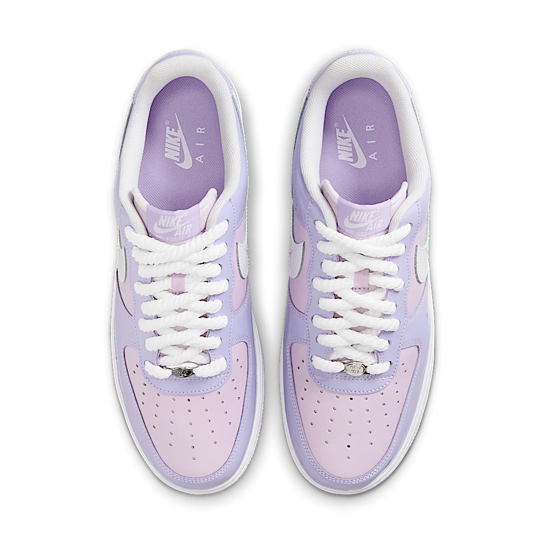Overkicks - Nike Air Force 1 Low 07 LV8 Hydrangeas Patent (HV9405-500) - par completo