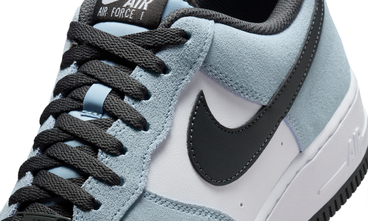 Overkicks - Nike Air Force 1 Low 07 LV8 Light Armory Blue White (IF6205-400) - detalle lateral interior