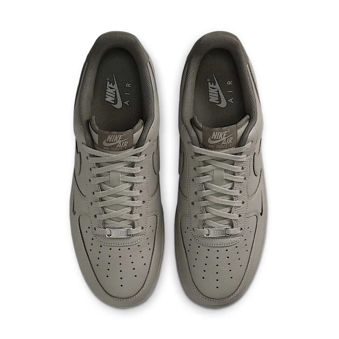 Overkicks - Nike Air Force 1 Low 07 LV8 Light Army Cargo Khaki (HM9483-300) - par completo