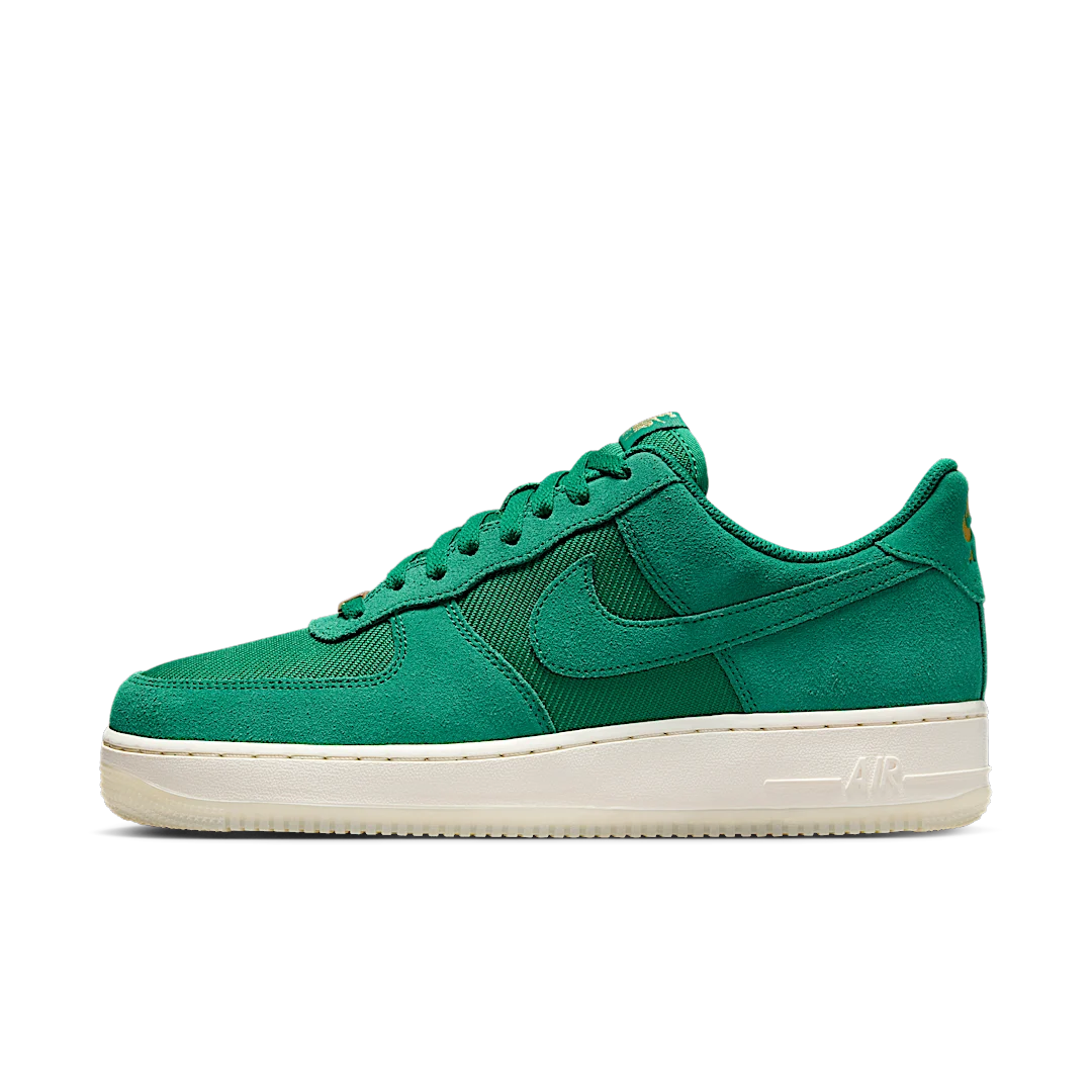 Overkicks - Nike Air Force 1 Low 07 LV8 Malachite Pale Ivory Metallic Gold (FZ5222-300) - vista lateral