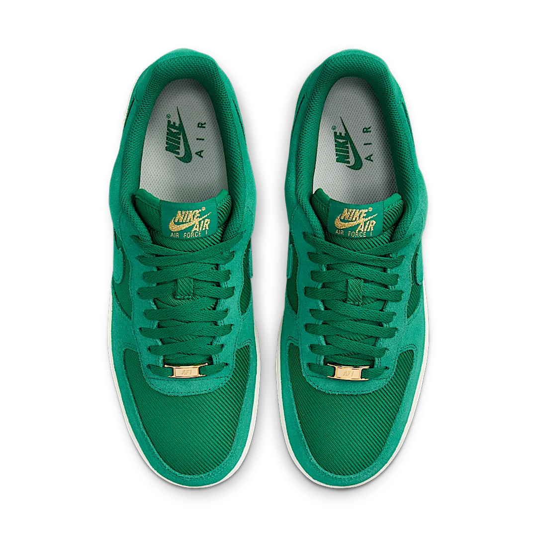Overkicks - Nike Air Force 1 Low 07 LV8 Malachite Pale Ivory Metallic Gold (FZ5222-300) - par completo