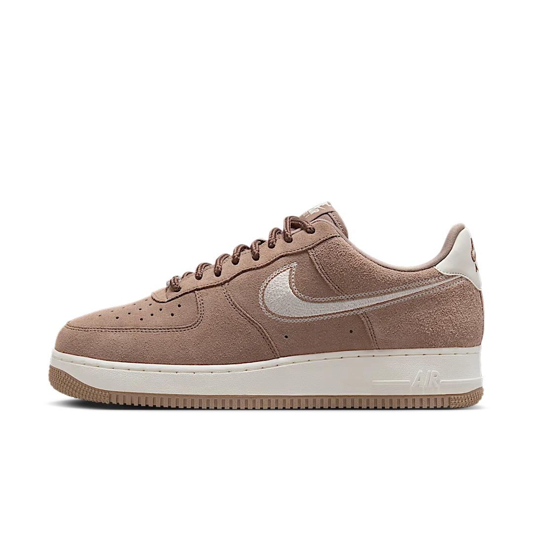 Overkicks - Nike Air Force 1 Low 07 LV8 Mink Brown Embroidered Swoosh (HJ4465-200) - vista lateral