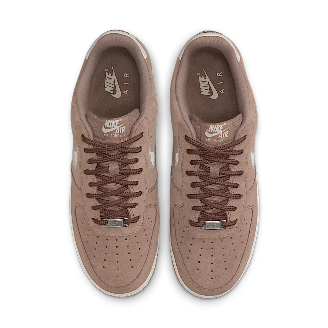 Overkicks - Nike Air Force 1 Low 07 LV8 Mink Brown Embroidered Swoosh (HJ4465-200) - par completo