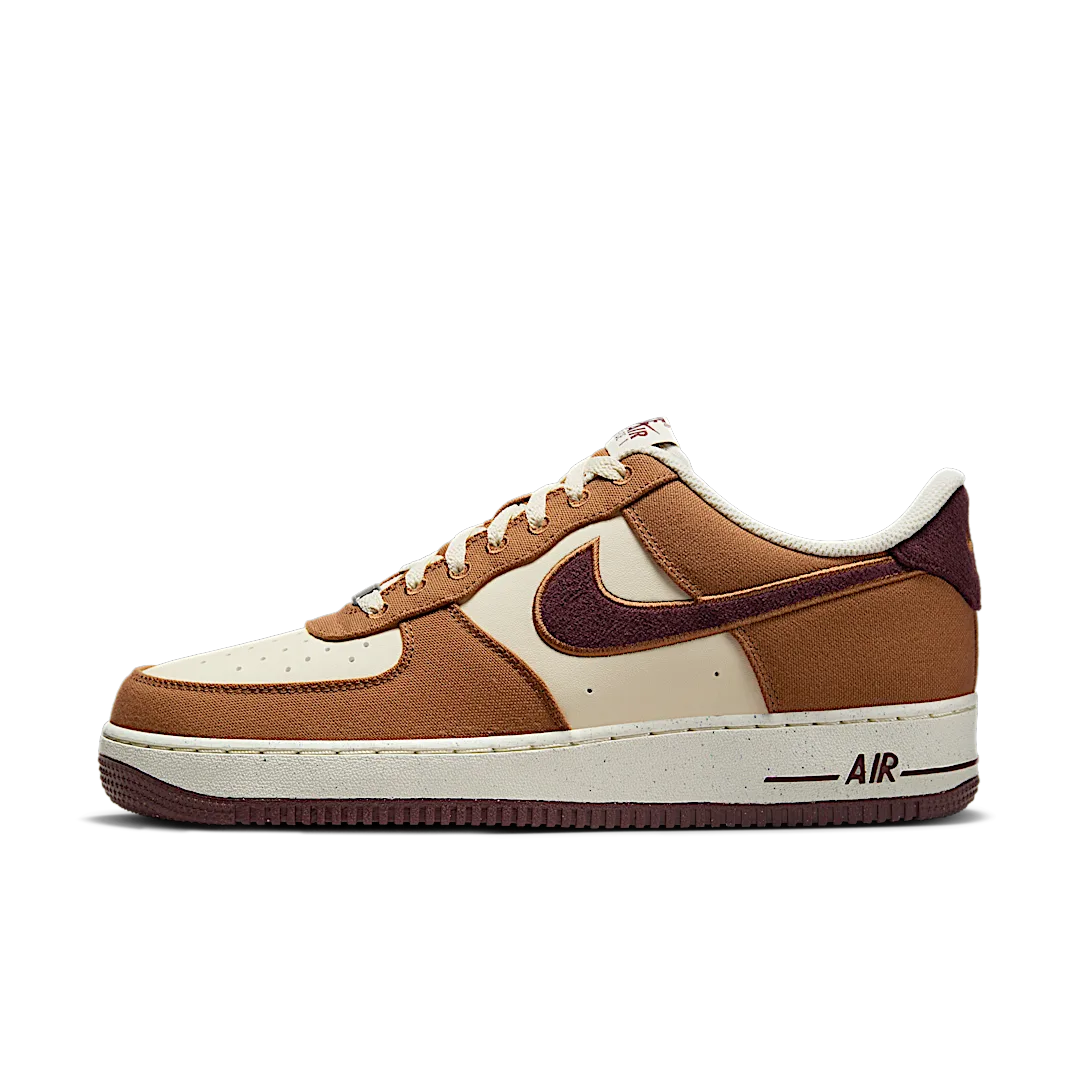 Overkicks - Nike Air Force 1 Low 07 LV8 Notebook Doodle Pack Light British Tan (FQ8713-200) - vista lateral