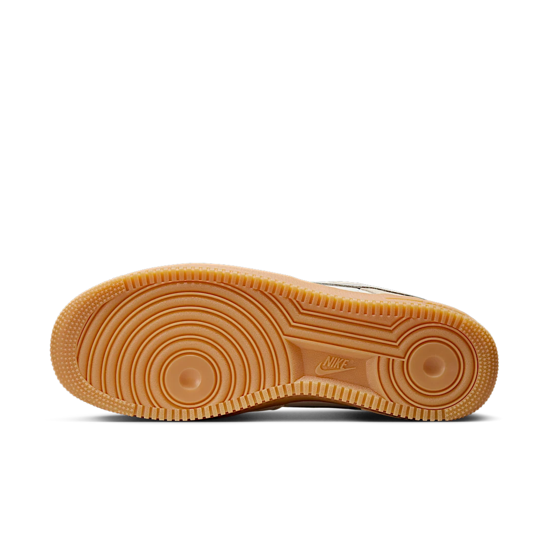 Overkicks - Nike Air Force 1 Low 07 LV8 Phantom Light Smoke Gum (FQ8714-002) - detalle suela