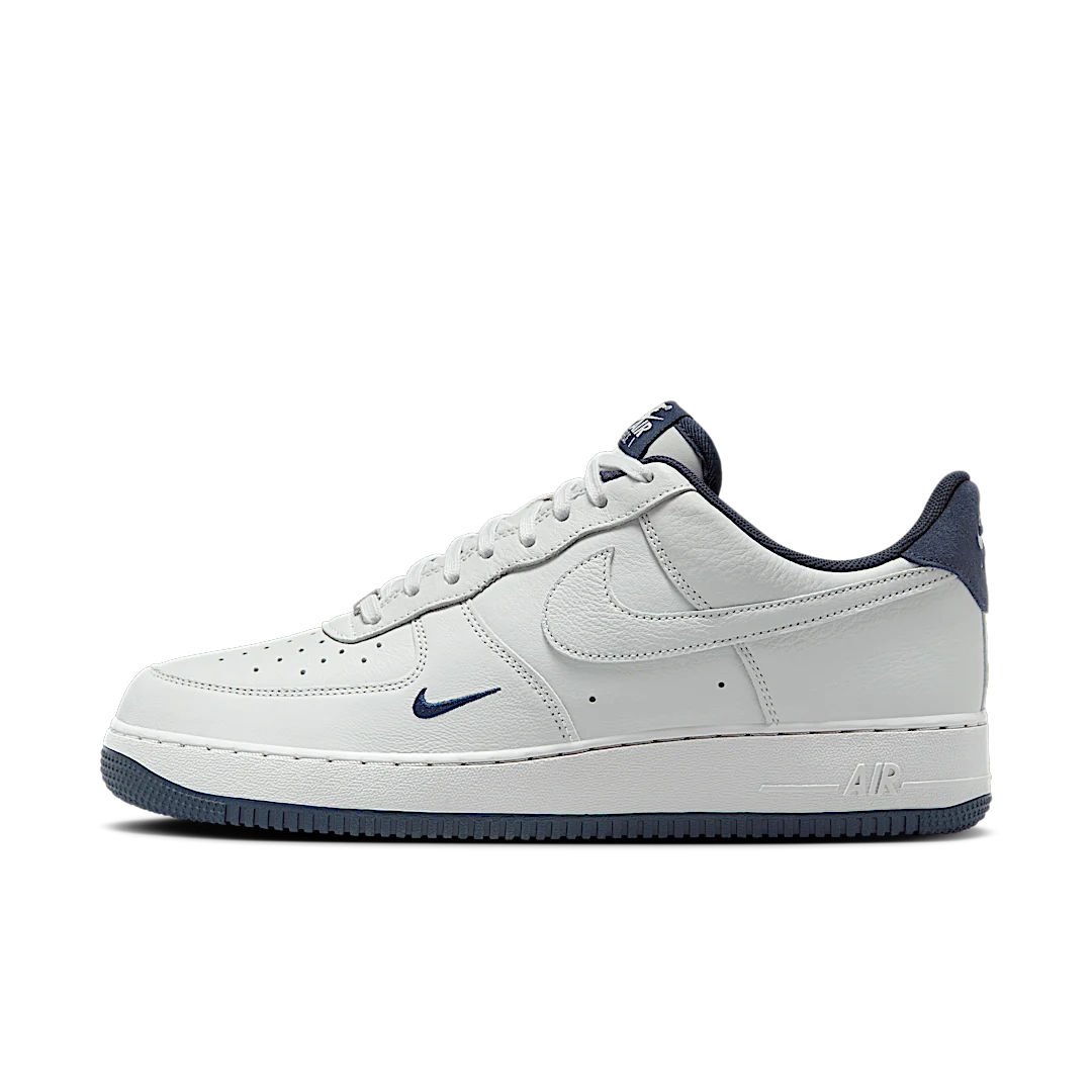 Overkicks - Nike Air Force 1 Low 07 LV8 Photon Dust Obsidian (HM9483-001) - vista lateral