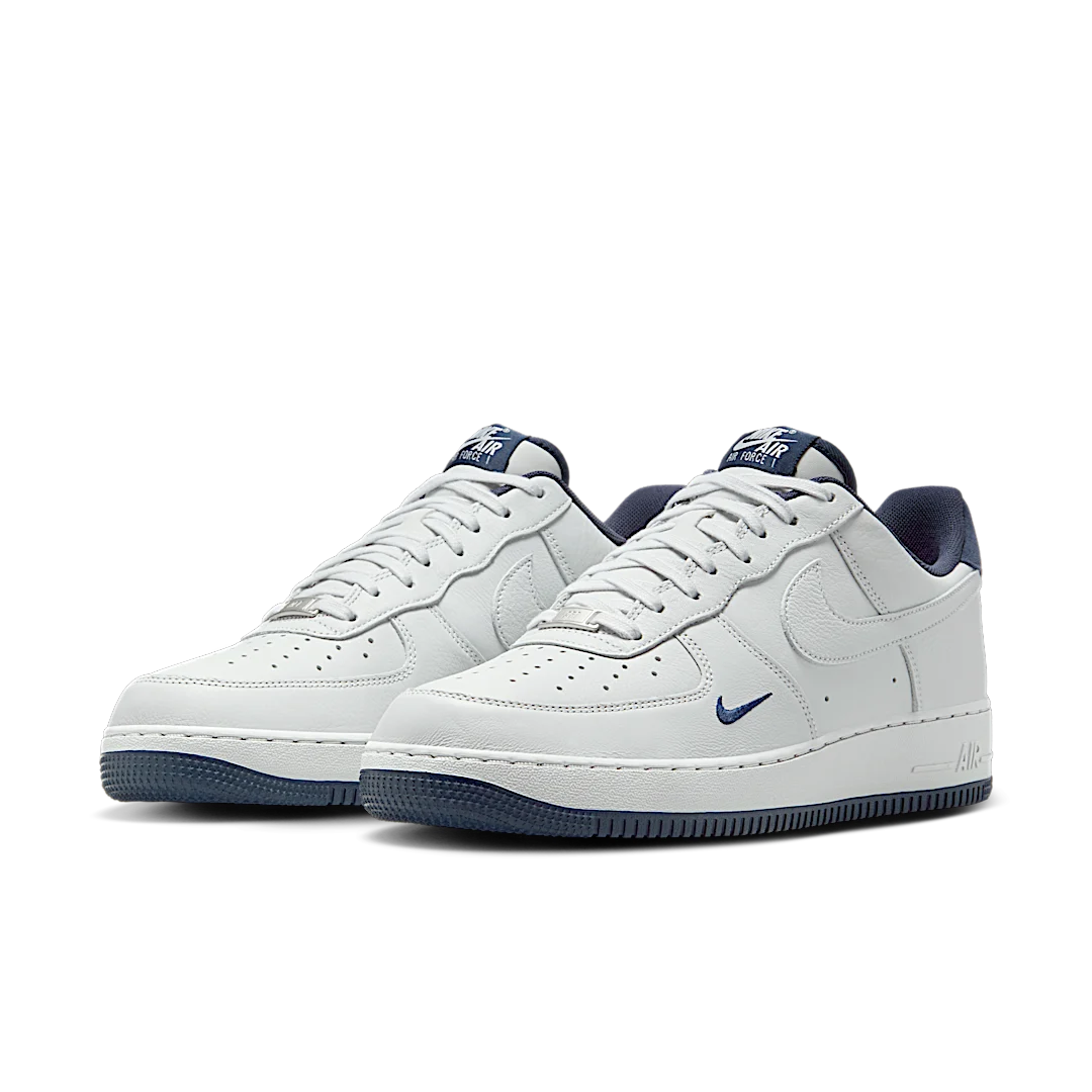 Overkicks - Nike Air Force 1 Low 07 LV8 Photon Dust Obsidian (HM9483-001) - vista trasera
