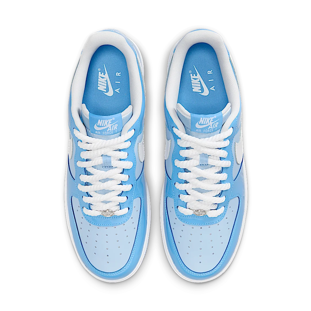 Overkicks - Nike Air Force 1 Low 07 LV8 Phychic Blue White Patent (HV9405-400) - par completo
